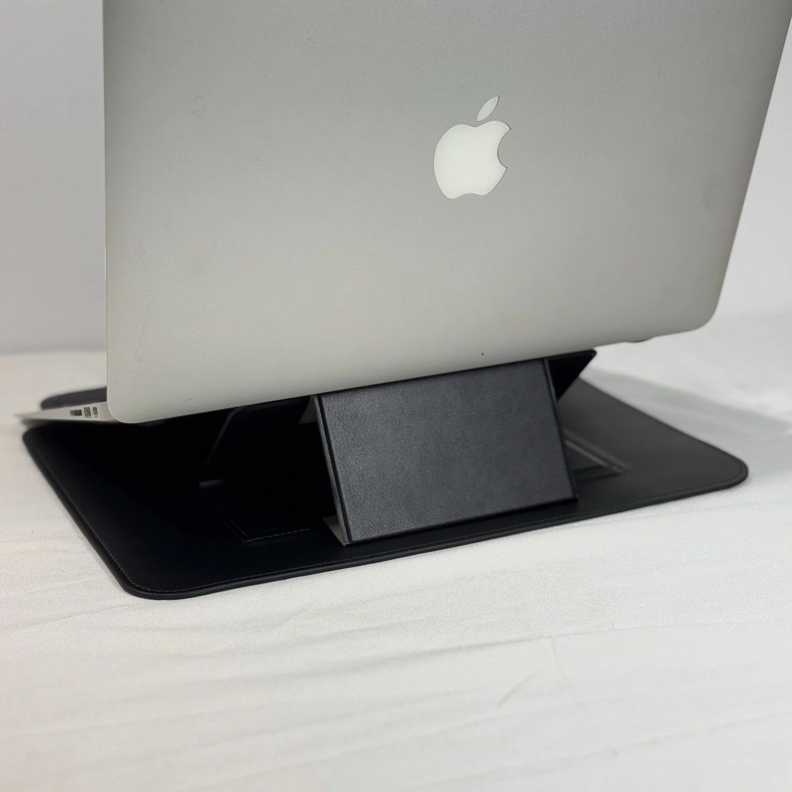 Infinyty Eleve Leather MacBook Case, Black - Image 3