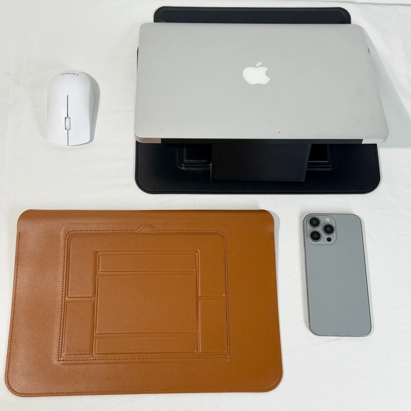 Infinyty Eleve Leather MacBook Case, Black - Image 8