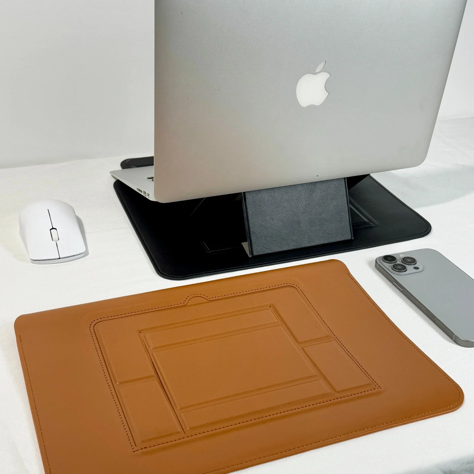 Infinyty Eleve Leather MacBook Case, Brown - Image 3