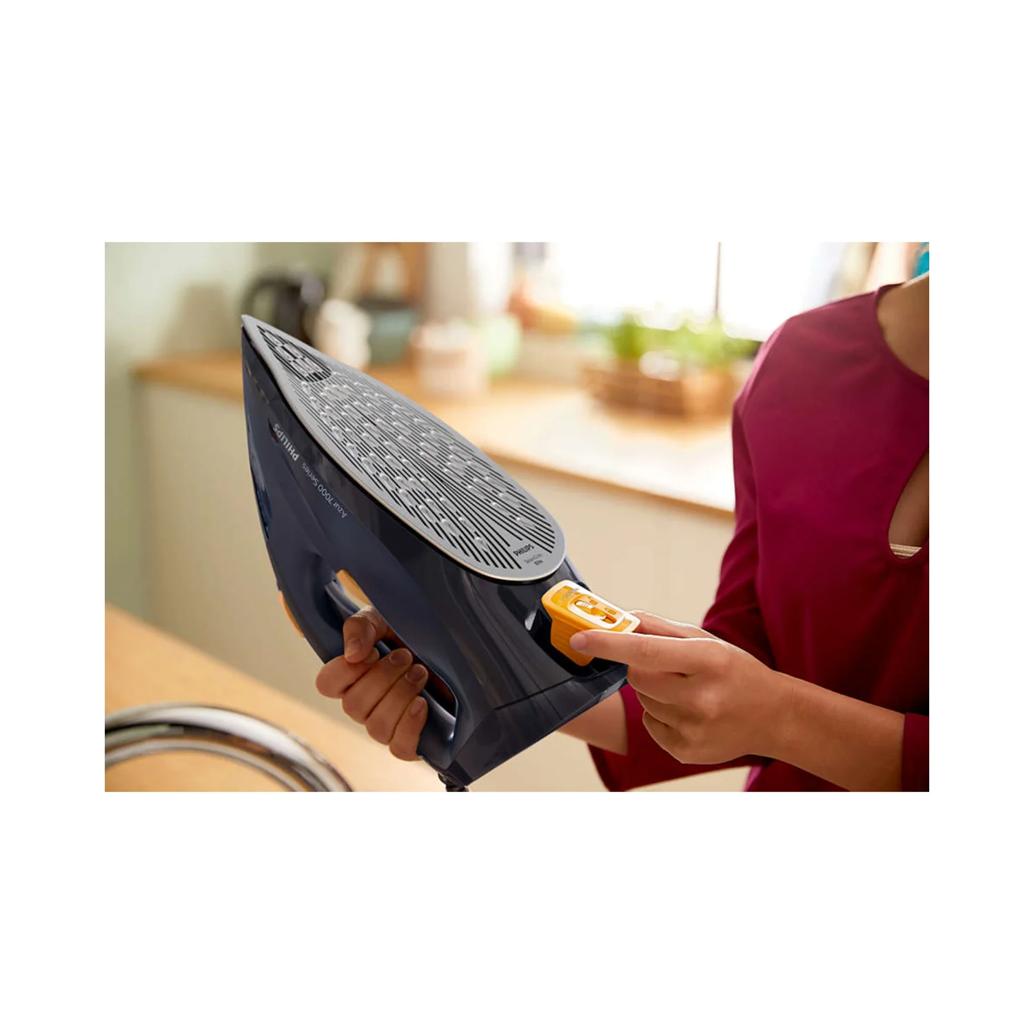 Philips Steam Iron 3000W Blue and Yellow - Image 4