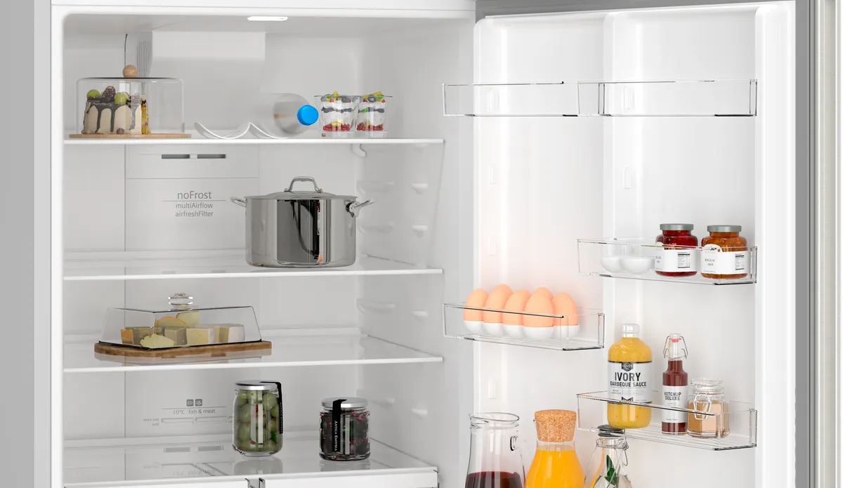SIEMENS iQ300 free-standing fridge-freezer with freezer at top, Brushed steel anti-fingerprint, KD76NXIE1M - Image 2
