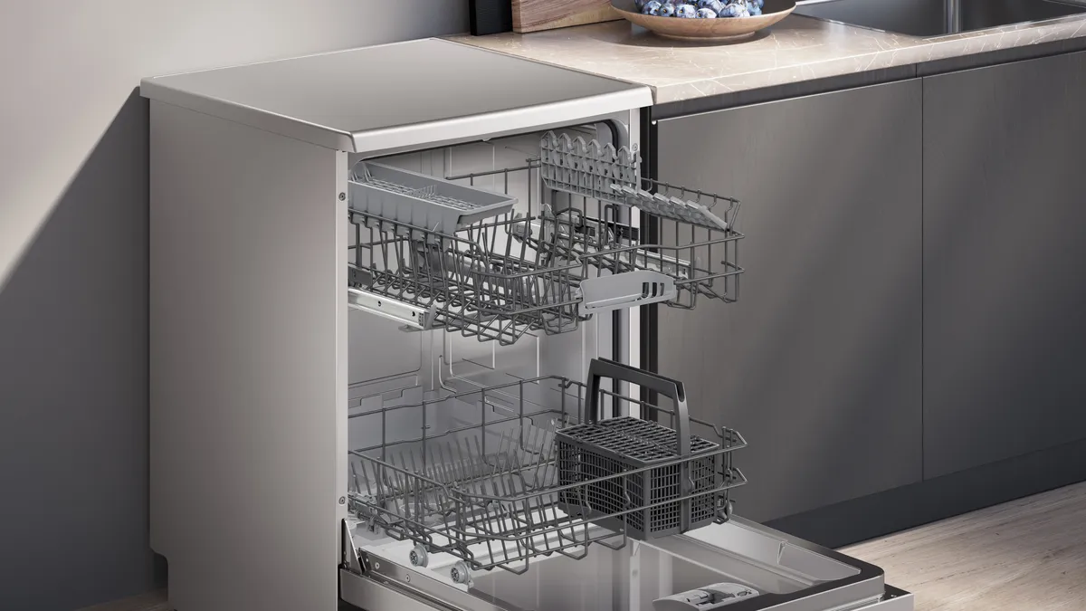 Siemens iQ100 Free Standing Dishwasher, 12 place setting, Silver, SN216I00AM - Image 3